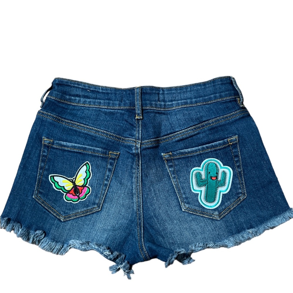 SALE*- High Rise size 3 Bullhead Frayed Hem Denim shorts. Patches on each back …